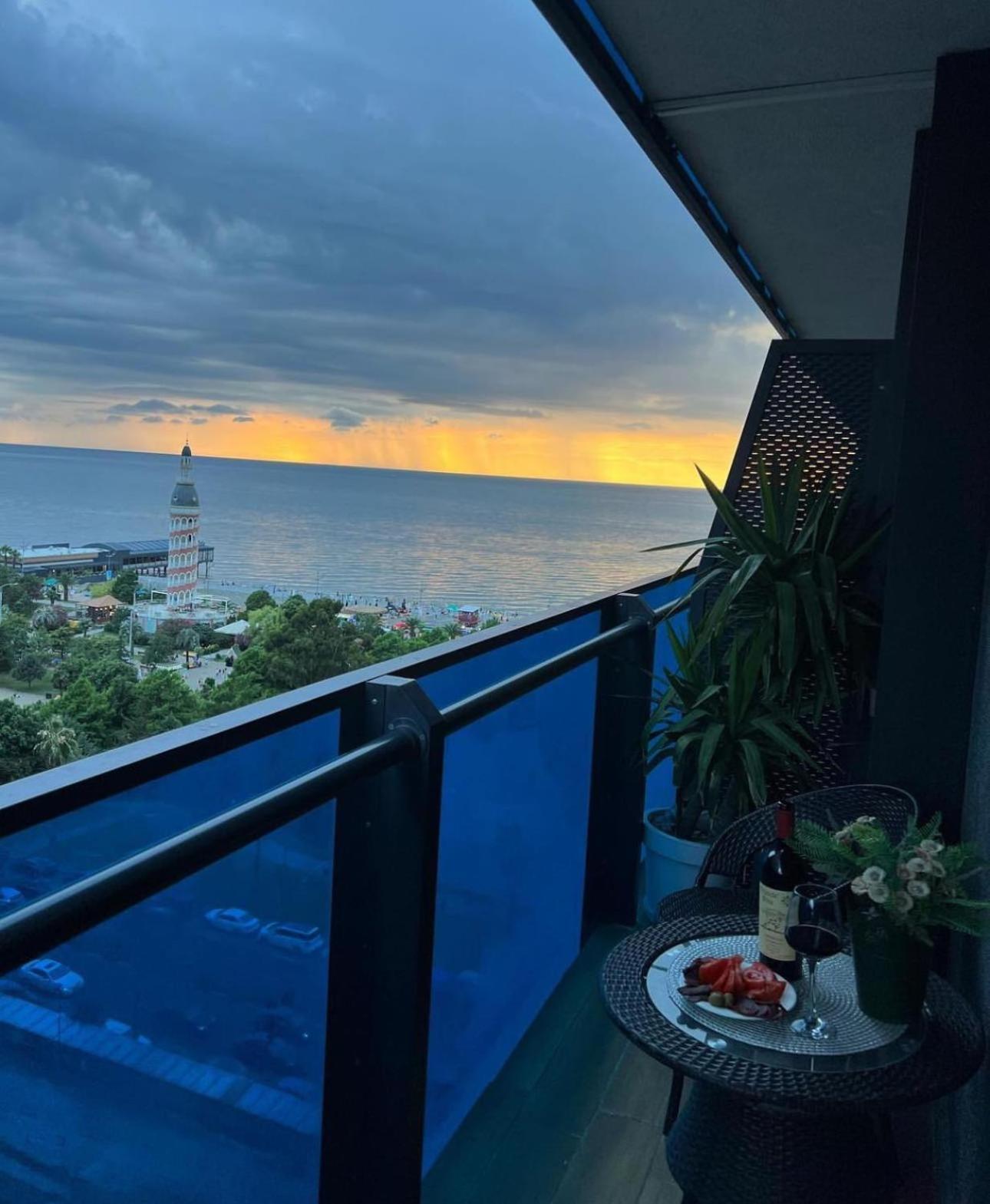 Luxury Panorama Sea View Apartment & Central Batumi Exteriör bild
