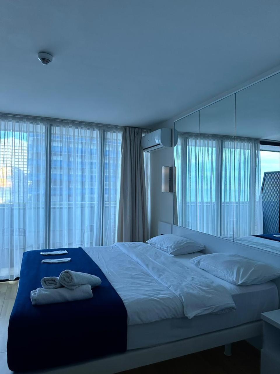 Luxury Panorama Sea View Apartment & Central Batumi Exteriör bild